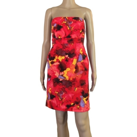 Dresses & Skirts - Strapless floral dress